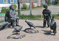 Grazing chickens on the streets of Uryupinsk